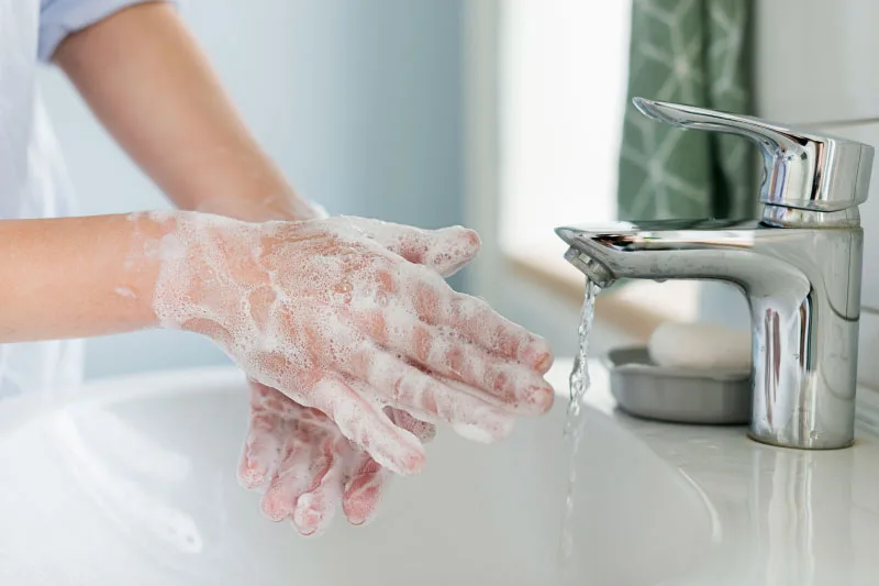 Τι μπορώ να κάνω για τα ξηρά χέρια από το υπερβολικό πλύσιμο;