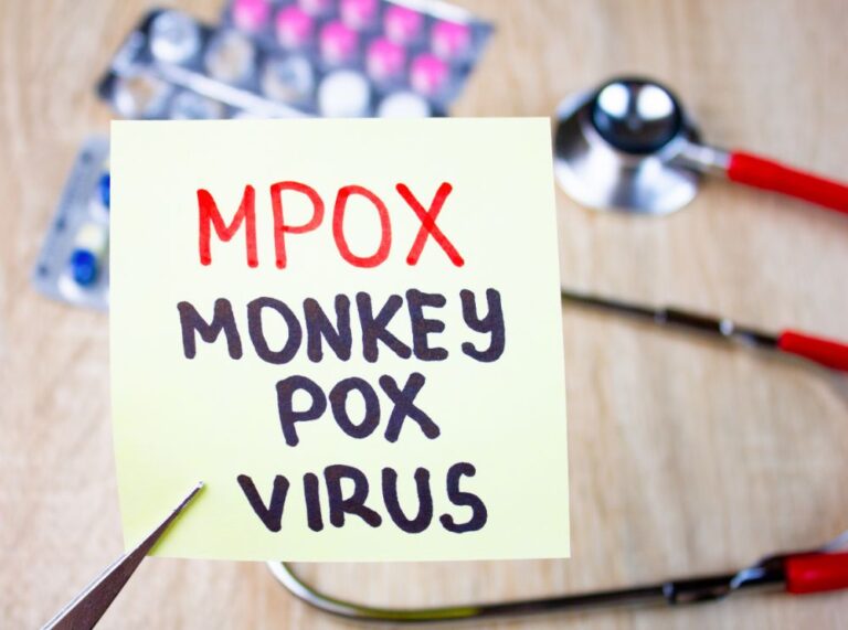 Η Mpox (παλαιότερα γνωστή ως monkeypox) είναι μια σπάνια ασθένεια που προκαλείται από έναν ιό.